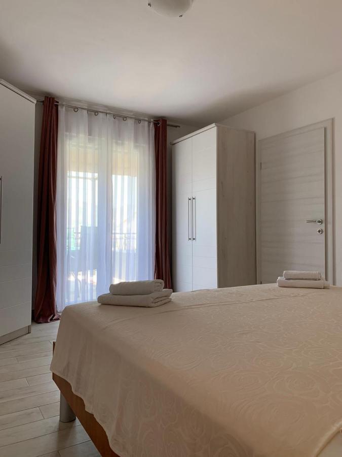 Apartment Salov Trogir Eksteriør bilde